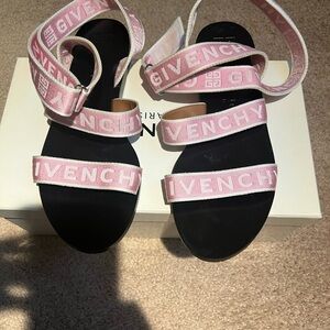 Givenchy Women's Sandals in Pink and Black